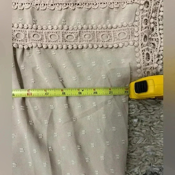 Beautiful flowy top with dots and buttons on back size L (S106) - Picture 8 of 8